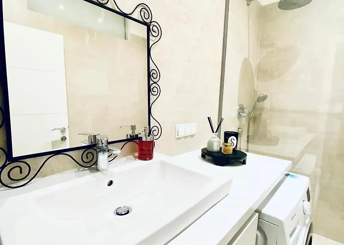 Elegant 2br With Balcony Near Millennium
