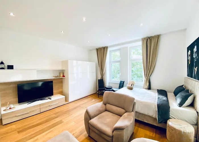 Elegant 2br With Balcony Near Millennium * Vienna